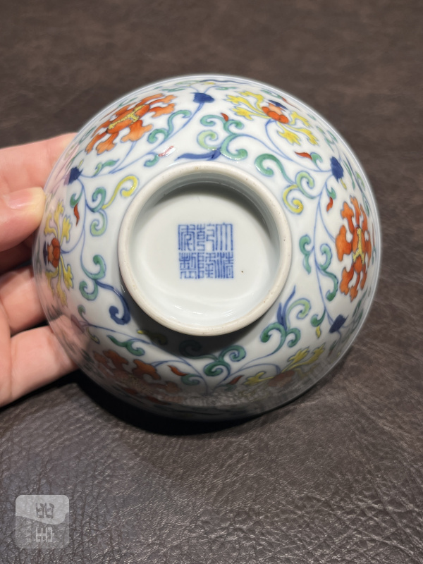 清乾隆 斗彩缠枝宝相花纹茶碗 - 图8